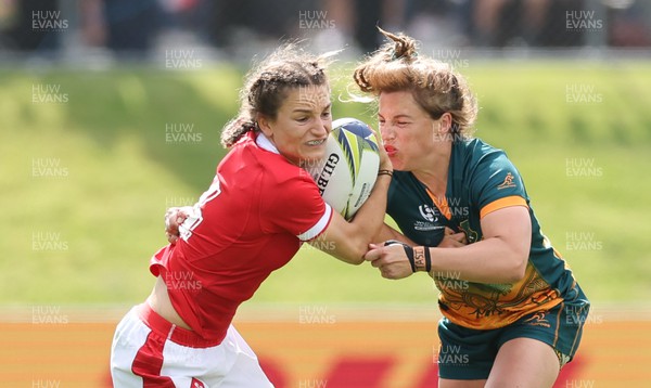 221022 - Australia v Wales, Women’s Rugby World Cup, Pool A - Jasmine Joyce of Wales slips the tackle from Lori Cramer of Australia