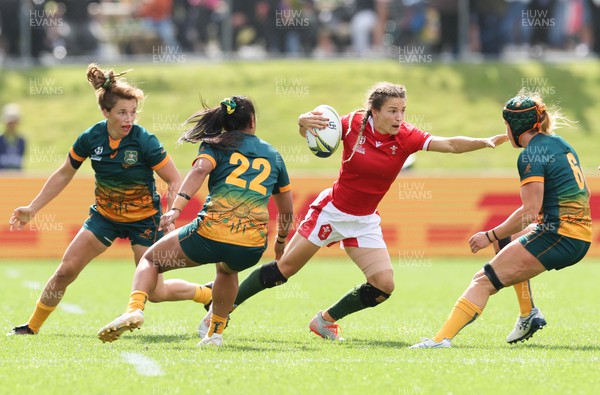 221022 - Australia v Wales, Women’s Rugby World Cup, Pool A - Jasmine Joyce of Wales charges forward