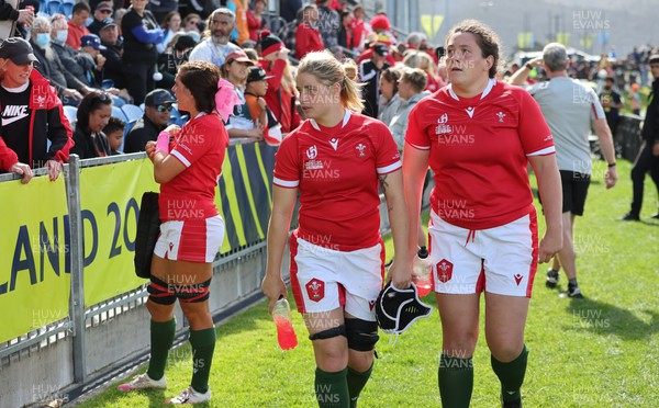 221022 - Australia v Wales, Women’s Rugby World Cup, Pool A - Bethan Lewis of Wales, left,  and Cerys Hale of Wales at the end of the match