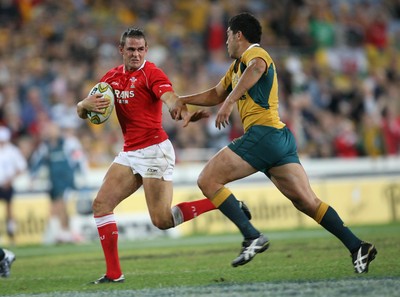 26.05.07  AUSTRALIA v WALES, Telstra Stadium,Sydney Wales Lee Byrne tries to hand off Mark Gerrard 