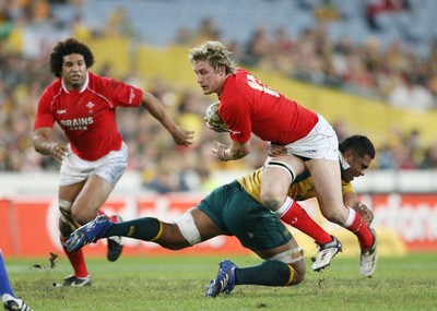 26.05.07  AUSTRALIA v WALES, Telstra Stadium,Sydney Wales Jamie Robinson is tackled by Wycliff Palu 