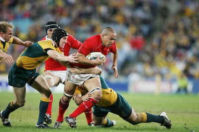 26.05.07  AUSTRALIA v WALES, Telstra Stadium,Sydney Wales Gavin Thomas looks for a way through 