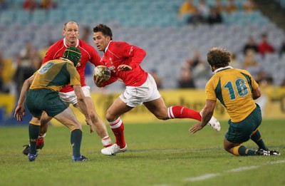 26.05.07  AUSTRALIA v WALES, Telstra Stadium,Sydney Wales Gavin Henson takes on Matt Giteau 