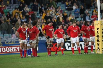 26.05.07  AUSTRALIA v WALES, Telstra Stadium,Sydney Wales players feel the pain as they wait for the conversion of the last minute try by the Wallabies 