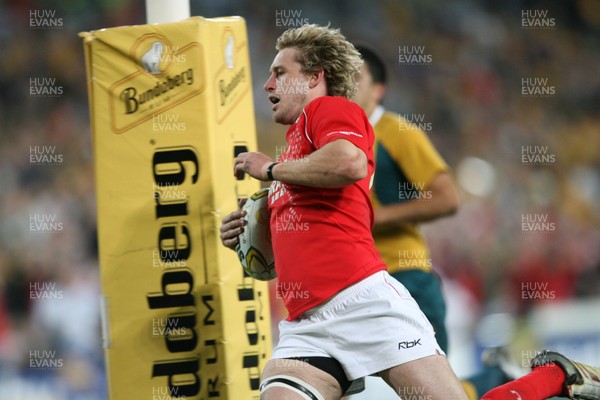 26.05.07  AUSTRALIA v WALES, Telstra Stadium,Sydney Wales Jamie Robinson scores the second try 