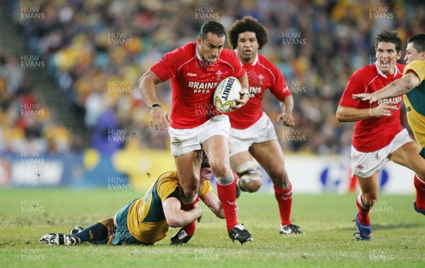 26.05.07  AUSTRALIA v WALES, Telstra Stadium,Sydney Wales Sonny Parker beats tackle by Sam Norton-Knight 