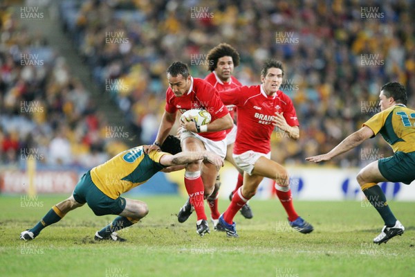 26.05.07  AUSTRALIA v WALES, Telstra Stadium,Sydney Wales Sonny Parker beats tackle by Sam Norton-Knight 