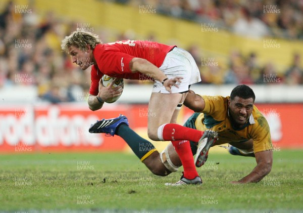 26.05.07  AUSTRALIA v WALES, Telstra Stadium,Sydney Wales Jamie Robinson is tackled by Wycliff Palu 