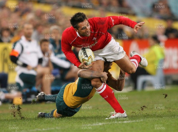 26.05.07  AUSTRALIA v WALES, Telstra Stadium,Sydney Wales Gavin Henson takes on Drew Mitchell 