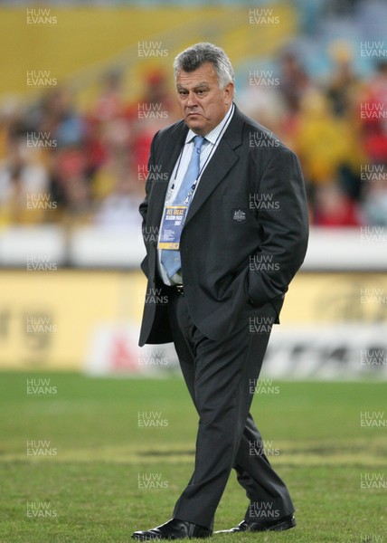 26.05.07 AUSTRALIA v WALES, 1st Test ,Brisbane. Australia Coach John Connolly. 