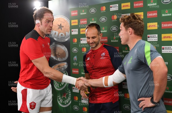 290919 - Australia v Wales - Rugby World Cup - Coin Toss between Alun Wyn Jones of Wales and Michael Hooper of Australia
