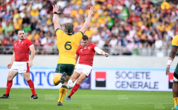 290919 - Australia v Wales - Rugby World Cup - Dan Biggar of Wales kicks a drop goal in the opening minute
