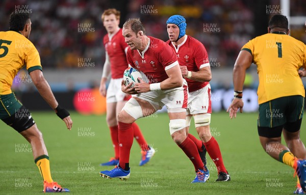 290919 - Australia v Wales - Rugby World Cup - Alun Wyn Jones with Justin Tipuric of Wales takes on Rory Arnold of Australia