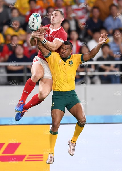 290919 - Australia v Wales - Rugby World Cup - George North of Wales fumbles the ball in the air with Kurtley Beale of Australia