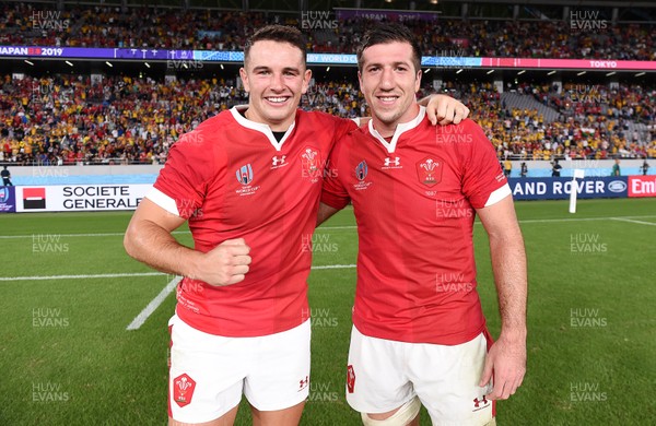 290919 - Australia v Wales - Rugby World Cup - Owen Watkin and Justin Tipuric of Wales celebrate at the end of the game