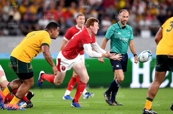 290919 - Australia v Wales - Rugby World Cup - Rhys Patchell of Wales gets the ball away