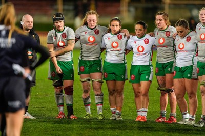 010825 - Australia Women v Wales Women -Sean Lynn, Wales Women head coach, with players, Bethan Lewis, Abbie Fleming, Kayleigh Powell, Meg Davies, Georgia Evans and Jenni Scoble of Wales at the end of the match
