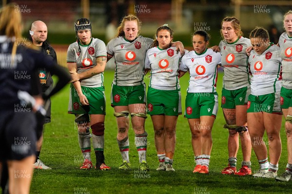 010825 - Australia Women v Wales Women -Sean Lynn, Wales Women head coach, with players, Bethan Lewis, Abbie Fleming, Kayleigh Powell, Meg Davies, Georgia Evans and Jenni Scoble of Wales at the end of the match