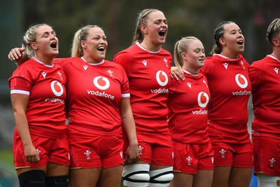 260725 - Australia Women v Wales Women - The Wales team line up for the anthems