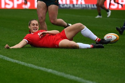 260725 - Australia Women v Wales Women - Hannah Dallavalle of Wales dives in to score try