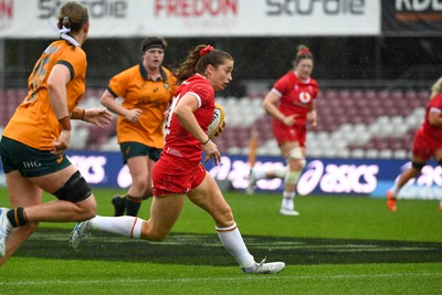 260725 - Australia Women v Wales Women - Lisa Neumann of Wales breaks away