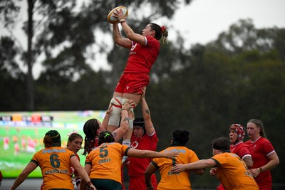 260725 - Australia Women v Wales Women - Gwen Crabb of Wales wins the line ou