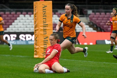 260725 - Australia Women v Wales Women - Hannah Dallavalle of Wales scores try