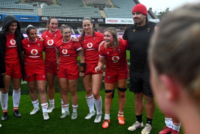 260725 - Australia Women v Wales Women - Alex Callender of Wales speaks to the players at the end of the match