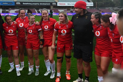 260725 - Australia Women v Wales Women - Alex Callender of Wales speaks to the players at the end of the match