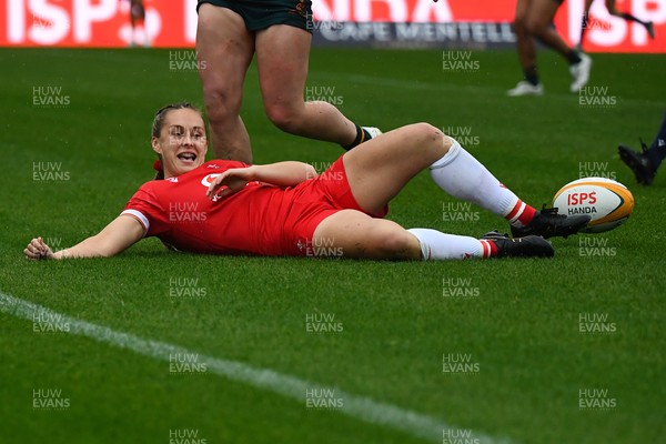 260725 - Australia Women v Wales Women - Hannah Dallavalle of Wales dives in to score try
