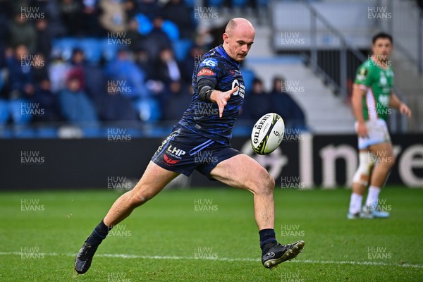 071224 - Aviron Bayonnais v Scarlets - EPCR Challenge Cup - Ioan Nicholas of Scarlets kicks