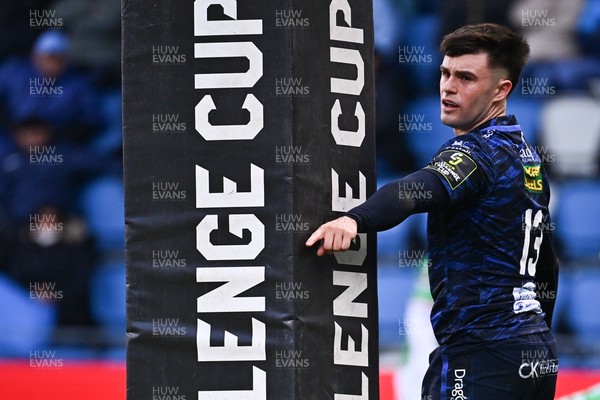 071224 - Aviron Bayonnais v Scarlets - EPCR Challenge Cup - Joe Roberts of Scarlets gestures