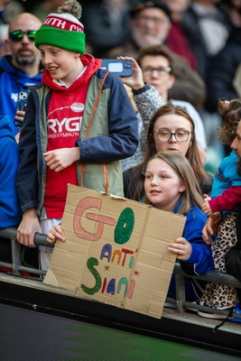 180426 - Bala v Machynlleth - WRU Women's National Bowl - Young fan with sign supporting her aunt