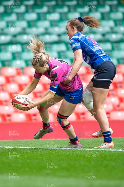 180426 - Bala v Machynlleth - WRU Women's National Bowl - Siwan Davies of Bala scores a try