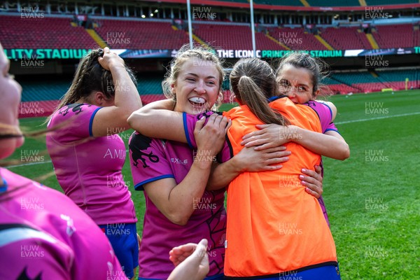 180426 - Bala v Machynlleth - WRU Women's National Bowl - Bala players celebrate
