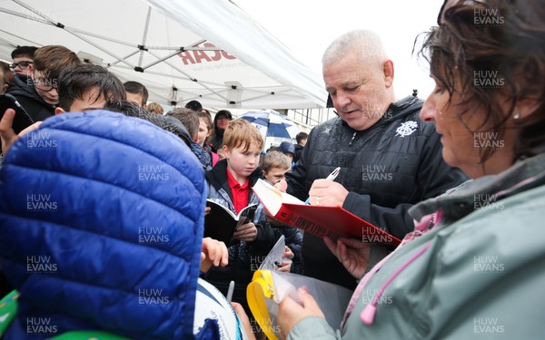 271119 - Barbarians Rugby Training Session, Penarth RFC - Head coach Warren Gatland signs autographs for local schoolchildren after the Barbarians training session at Penarth RFC ahead of their match against Wales