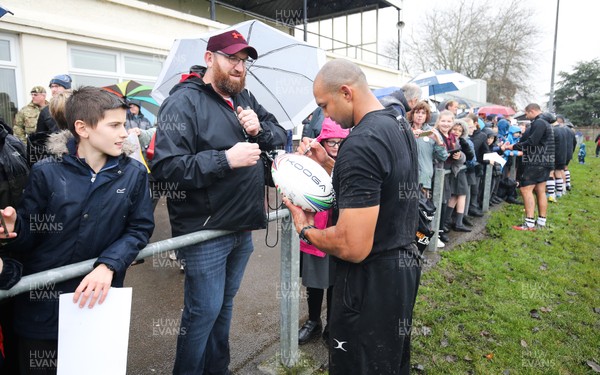 271119 - Barbarians Rugby Training Session, Penarth RFC - Cornal Hendricks of the Barbarians poses for photographs with local schoolchildren after the Barbarians training session at Penarth RFC ahead of their match against Wales