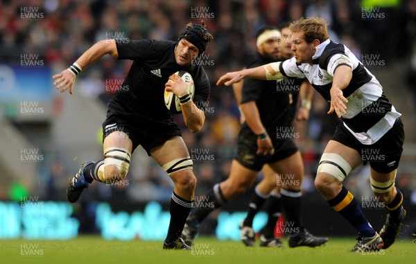 05.12.09 - Barbarians v New Zealand - The MasterCard Trophy - Richie McCaw of New Zealand takes on Rocky Elsom of Barbarians. 