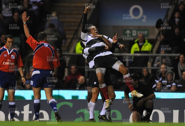 05.12.09 - Barbarians v New Zealand - The MasterCard Trophy - Bryan Habana of Barbarians celebrates scoring his third try. 