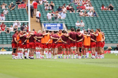 270626 - Barbarians v Wales - Friendly - Wales team huddle
