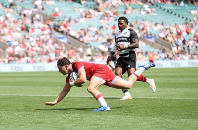 270626 - Barbarians v Wales - Friendly - Dan Edwards of Wales scores a try