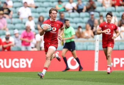 270626 - Barbarians v Wales - Friendly - Ellis Mee of Wales runs in to score a try