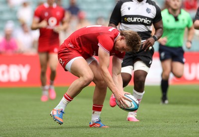 270626 - Barbarians v Wales - Friendly - Ellis Mee of Wales runs in to score a try