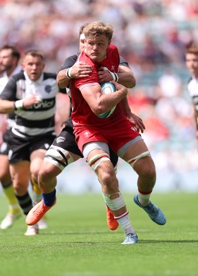 270626 - Barbarians v Wales - Taine Plumtree of Wales and Lachlan Boshier of Barbarians compete for the ball