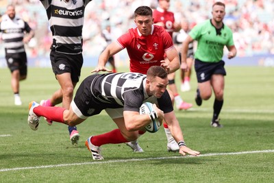 270626 - Barbarians v Wales - George North of Barbarians races in to score try