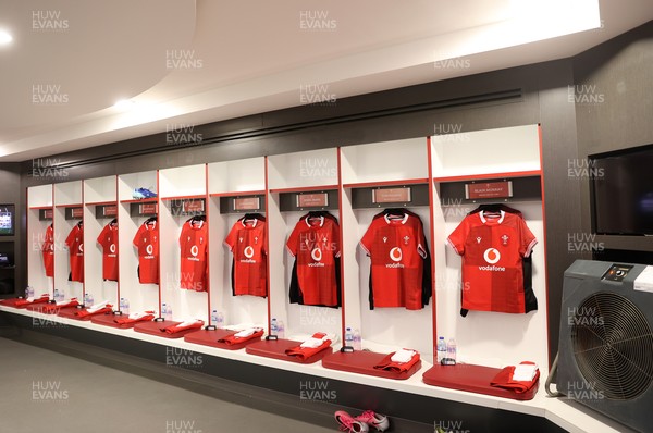 270626 - Barbarians v Wales - Friendly - Wales dressing room before the game