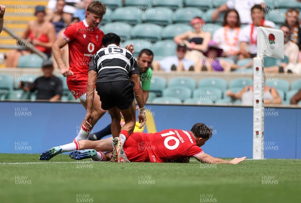 270626 - Barbarians v Wales - Friendly - Dan Edwards of Wales scores a try