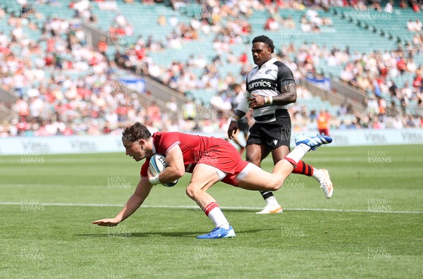 270626 - Barbarians v Wales - Friendly - Dan Edwards of Wales scores a try