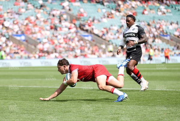 270626 - Barbarians v Wales - Friendly - Dan Edwards of Wales scores a try