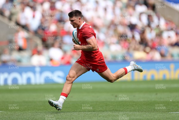 270626 - Barbarians v Wales - Friendly - Reuben Morgan-Williams of Wales runs in to score a try